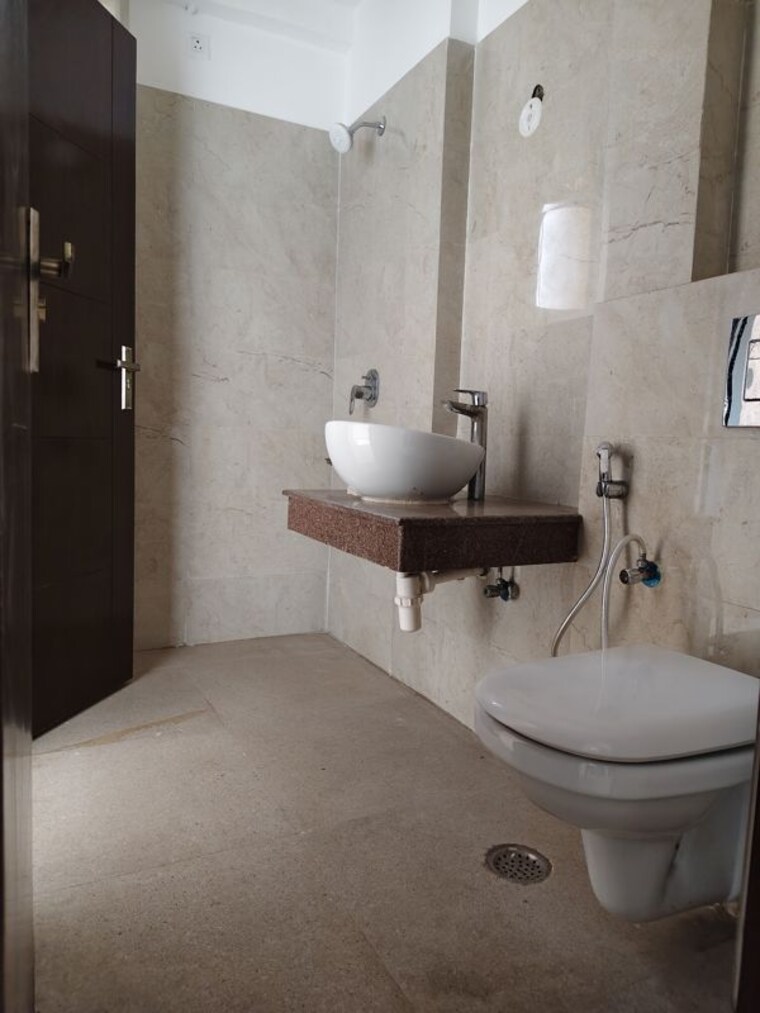 Bathroom, real-anchor-world-residency 3 Bedroom 1935 Sq.Ft. Apartment In Indrapuram Ghaziabad 10375884
