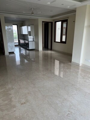 Room in 3 BHK Builder Floor at Sector 46 – for Sale