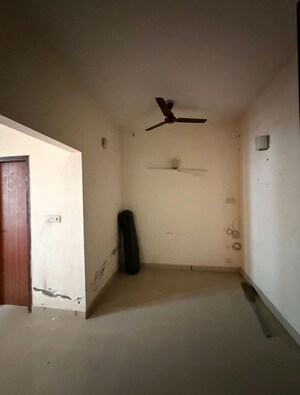 Room in 1 BHK Apartment at Imperia H2o Residency, Knowledge Park V Greater Noida – for Rent