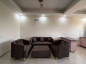 Team Area in 1 BHK Builder Floor at Sector 52 – for Rent