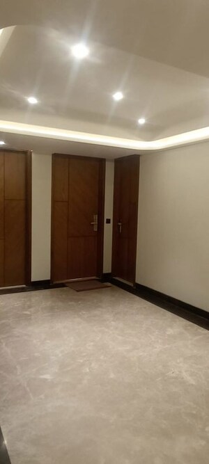 Room in 3 BHK Builder Floor at Parklands, Sector 85 – for Rent