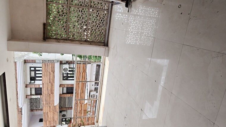 Balcony, nehru nagar iii 3.5 Bedroom 200 Sq.Yd. Builder Floor In Nehru Nagar Iii Ghaziabad 10376024