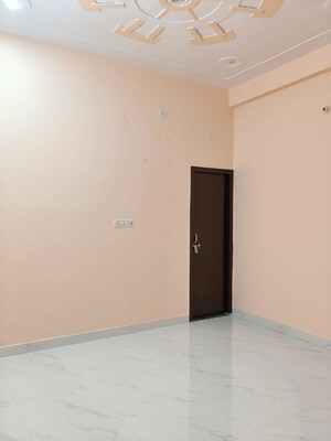Room in 3 BHK Apartment at Malhar Apartments Mahanagar, Mahanagar – for Rent