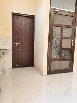 Room in 3 BHK Apartment at Malhar Apartments Mahanagar, Mahanagar – for Rent