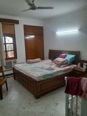 Bedroom in 3 BHK Apartment at Sector 43 – for Rent