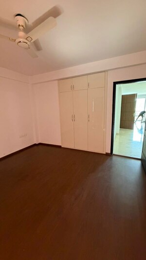 Room in 3 BHK Apartment at Omaxe The Resort, South Mullanpur – for Rent