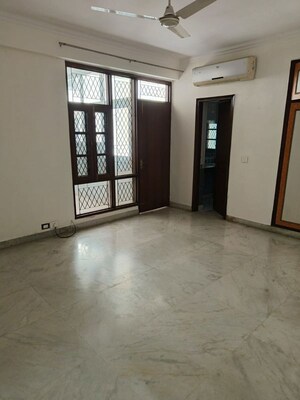 Room in 4 BHK Apartment at Sheeba Apartment, Sector 28 – for Rent