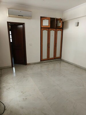Room in 4 BHK Apartment at Sheeba Apartment, Sector 28 – for Rent