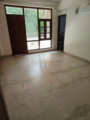Room in 4 BHK Apartment at Sheeba Apartment, Sector 28 – for Rent