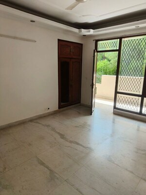 Room in 4 BHK Apartment at Sheeba Apartment, Sector 28 – for Rent