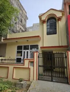 4 BHK + Pooja Room,Servant Room,Study Room,Extra Room,Basement,Store Room Independent House For Sale in Sector 2