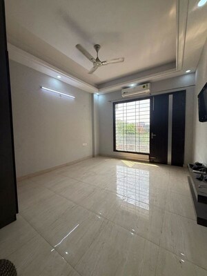 Room in 3 BHK Builder Floor at Sector 51 – for Rent