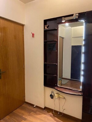 Room in 2 BHK Apartment at Preeti Apartment Bandra, Bandra West – for Rent