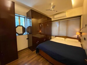 Room in 2 BHK Apartment at Preeti Apartment Bandra, Bandra West – for Rent