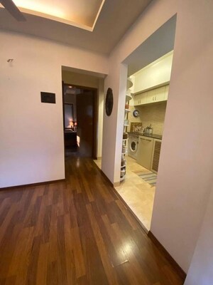 Room in 2 BHK Apartment at Preeti Apartment Bandra, Bandra West – for Rent