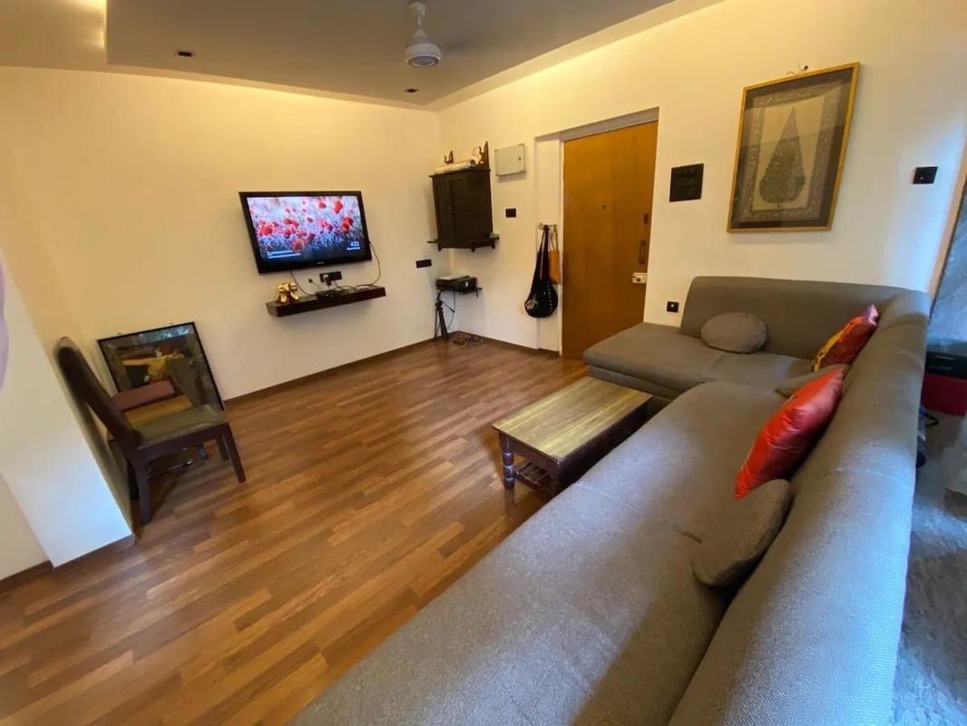 2 BHK + Store Room Apartment For Rent in Preeti Apartment Bandra
