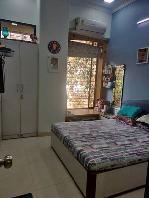 Bedroom in 2 BHK Apartment at Mahesh Sadan, Vile Parle West – for Rent
