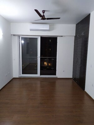 Room in 3.5 BHK Builder Floor at Smart World Gems, Sector 89 – for Rent