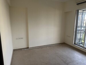 Room in 2 BHK Apartment at Crescent Heritage, Khar West – for Rent