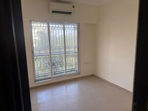 Room in 2 BHK Apartment at Crescent Heritage, Khar West – for Rent