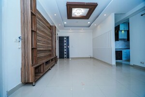 Room in 3.5 BHK Apartment at Amrapali Zodiac, Sector 120 – for Rent