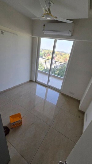 Room in 2.5 BHK Apartment at Tata La Vida, Sector 113 – for Rent