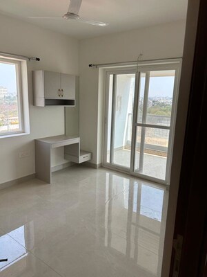 Room in 3 BHK Apartment at Technopolis Solitaire Elite, Madinaguda – for Rent