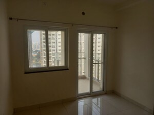 Room in 2 BHK Apartment at Puravankara Silversands, Mundhwa – for Rent