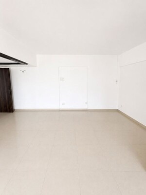 Room in 2 BHK Apartment at Ashiana Apartment Bandra, Bandra West – for Rent