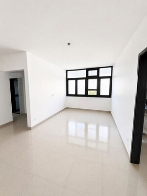 Room in 2 BHK Apartment at Ashiana Apartment Bandra, Bandra West – for Rent