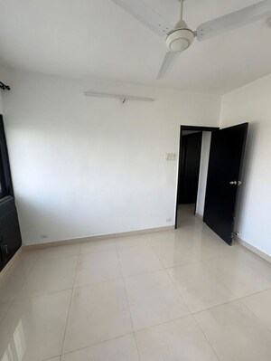 Room in 2 BHK Apartment at Ashiana Apartment Bandra, Bandra West – for Rent