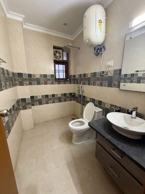Team Area in 4 BHK Builder Floor at Sector 38 – for Rent