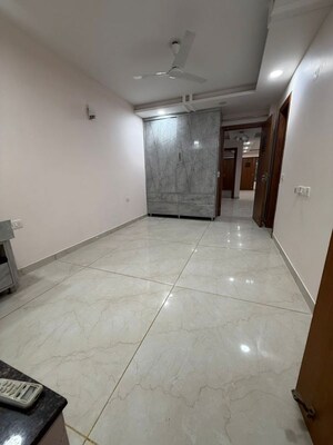 Room in 4 BHK Builder Floor at Sector 38 – for Rent