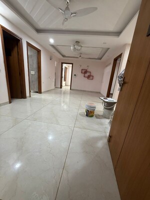 Room in 4 BHK Builder Floor at Sector 38 – for Rent