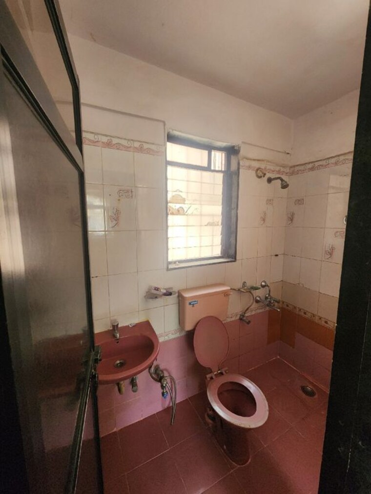 Bathroom, swarna-chs 2 Bedroom 1000 Sq.Ft. Apartment In Kharghar Sector 7 Navi Mumbai 10376166