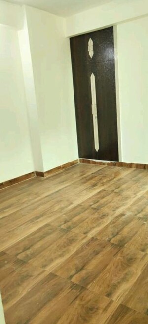 Room in 3 BHK Apartment at Mahaluxmi Migsun Ultimo, Omicron Iii Greater Noida – for Rent