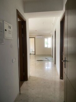 3.5 BHK + Pooja Room,Servant Room,Study Room,Extra Room Apartment For Rent in The Center Court