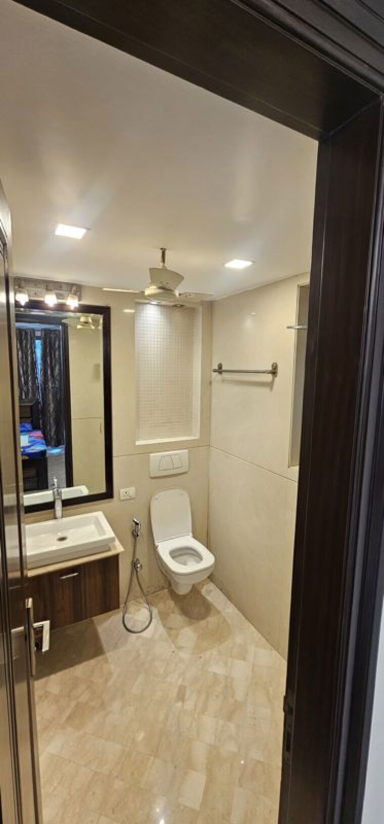 Bathroom, vasant vihar 3.5 Bedroom 1200 Sq.Ft. Apartment In Vasant Vihar Delhi 10376227