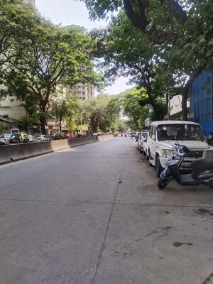 Parking in 1.5 BHK Apartment at Dadar West – for Rent