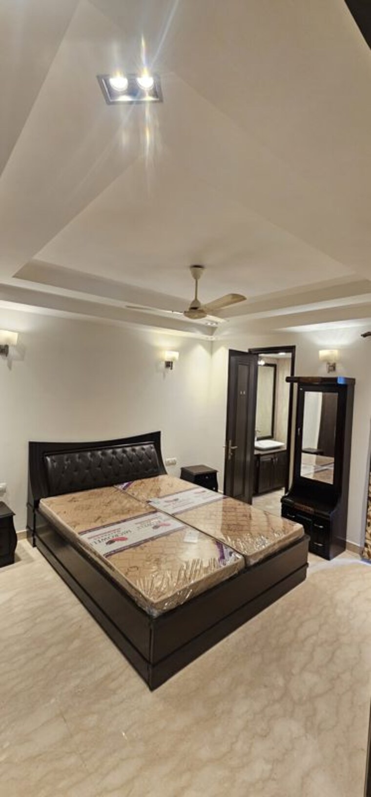 Bedroom, vasant enclave 4 Bedroom 400 Sq.Yd. Apartment In Vasant Enclave Delhi 10376257