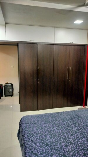 Furnished Amenities in 2 BHK Apartment at Lok Sarita, Andheri East – for Rent
