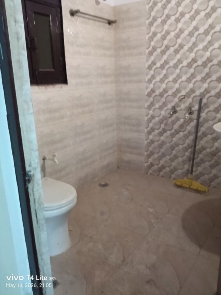 Bathroom, panchsheel vihar 4 Bedroom 120 Sq.Yd. Builder Floor In Panchsheel Vihar Delhi 10376309