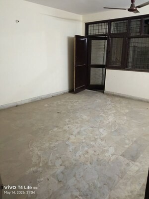 Room in 4 BHK Builder Floor at Panchsheel Vihar – for Rent