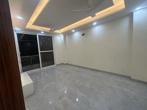 Furnished Amenities in 4 BHK Builder Floor at Sushant Lok 2, Sector 57 – for Sale