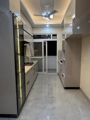 Building Lobby in 4 BHK Builder Floor at Sushant Lok 2, Sector 57 – for Sale
