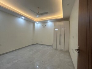 Room in 4 BHK Builder Floor at Sushant Lok 2, Sector 57 – for Sale