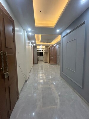 Building Lobby in 4 BHK Builder Floor at Sushant Lok 2, Sector 57 – for Sale