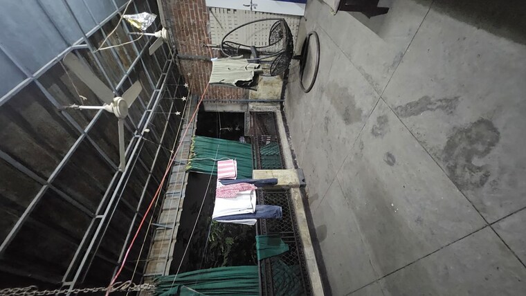 Terrace, dilshad garden 2.5 Bedroom 900 Sq.Ft. Apartment In Dilshad Garden Delhi 10376318