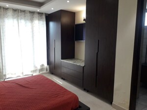 Room in 3 BHK Apartment at Vasant Enclave – for Rent