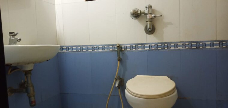 Bathroom, marol 2 Bedroom 800 Sq.Ft. Apartment In Marol Mumbai 10376331